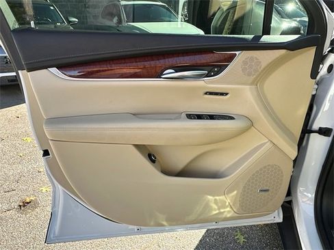 Used 2017 Cadillac XT5 Premium Luxury image 10