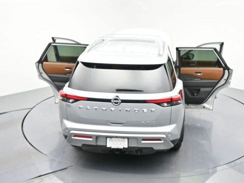 Used 2024 Nissan Pathfinder Platinum w/ Cargo Package AWD/4WD image 26
