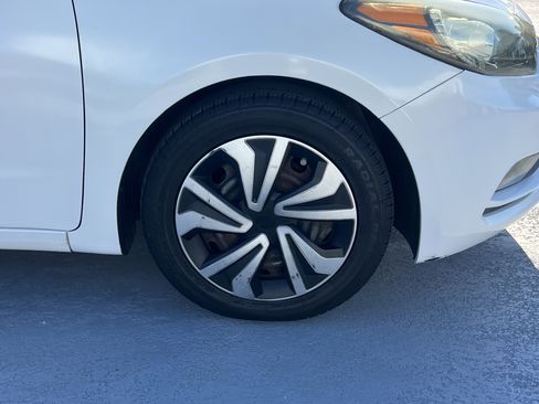 Used 2016 Kia Forte LX image 11