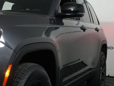 New 2026 Jeep Grand Cherokee Altitude AWD/4WD image 11