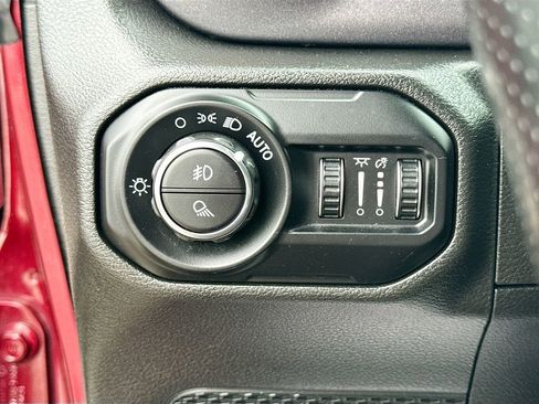 Used 2022 Jeep Gladiator Mojave AWD/4WD image 33