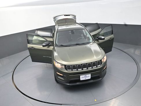 Used 2018 Jeep Compass Sport AWD/4WD image 30