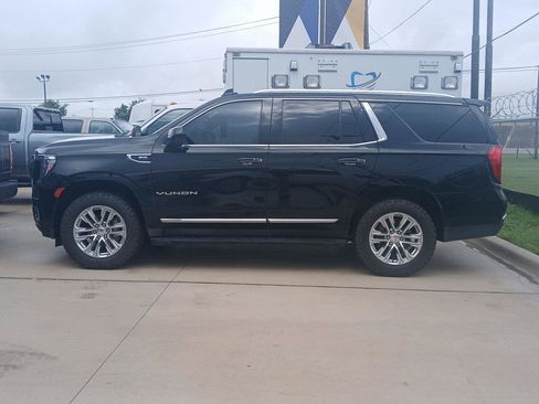 Used 2023 GMC Yukon SLT AWD/4WD image 4