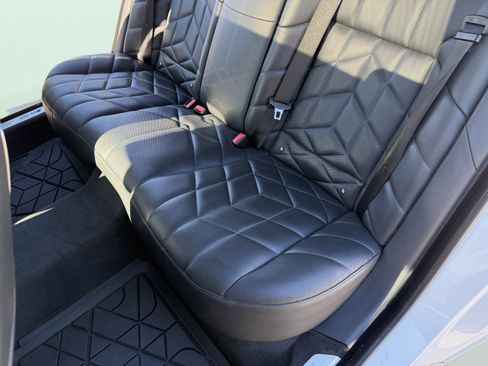 Used 2023 BMW 740i image 21