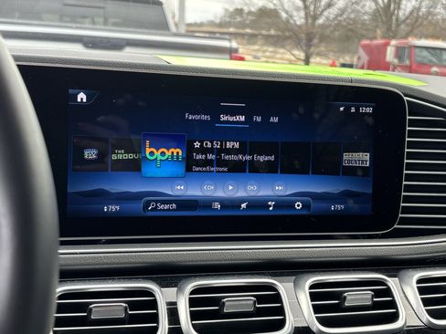 Used 2024 Mercedes-Benz GLE 450e 4MATIC image 25