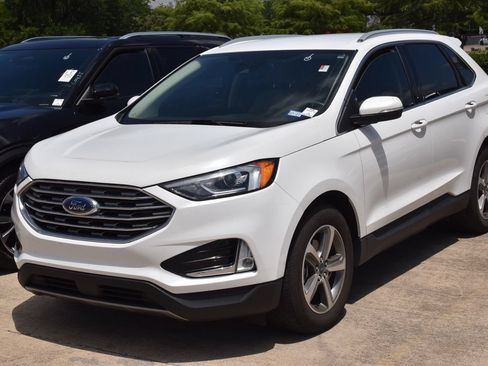 Used 2020 Ford Edge SEL w/ Convenience Package FWD image 2