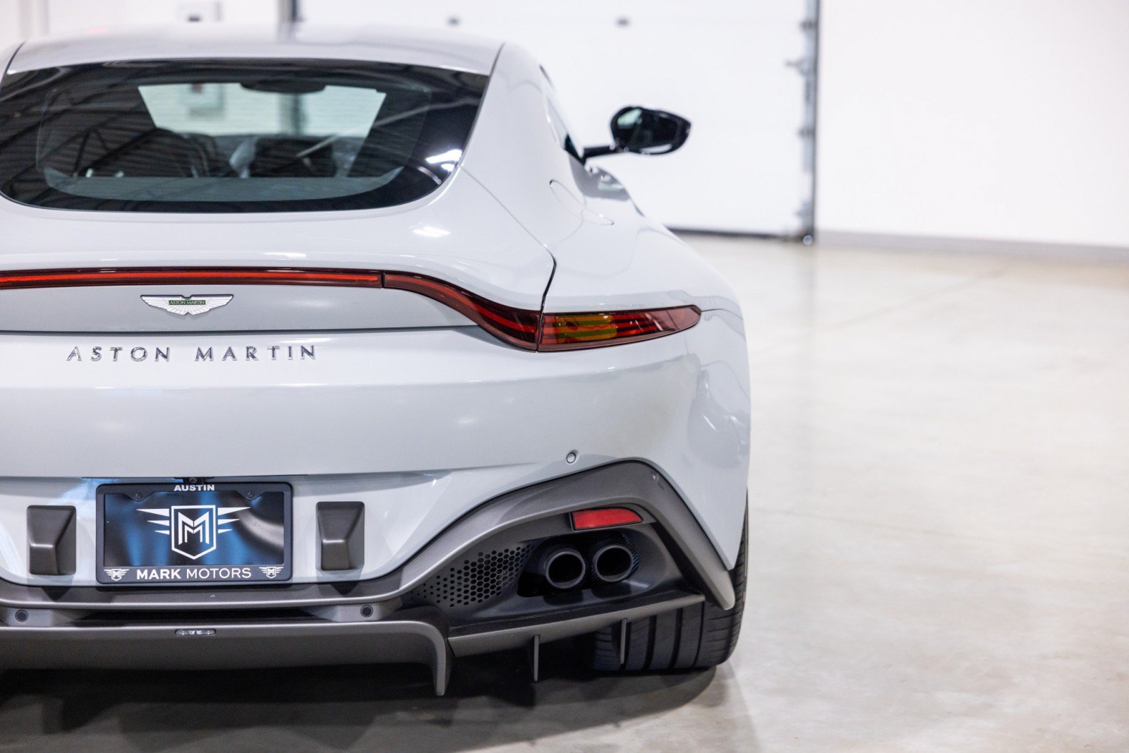 Used 2023 Aston Martin V8 Vantage Coupe RWD image 13