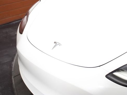 Used 2022 Tesla Model 3 Standard Range image 3