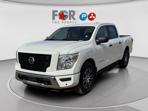 Used 2022 Nissan Titan SV w/ SV Convenience Package image 1