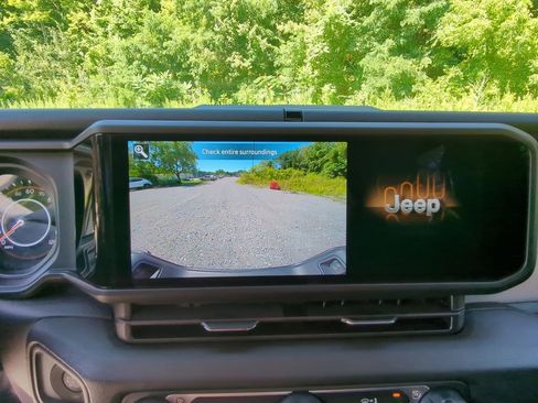 New 2025 Jeep Gladiator Sport image 16