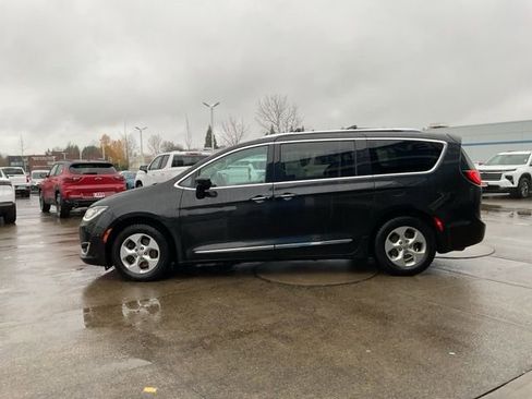 Used 2017 Chrysler Pacifica Touring-L Plus image 4