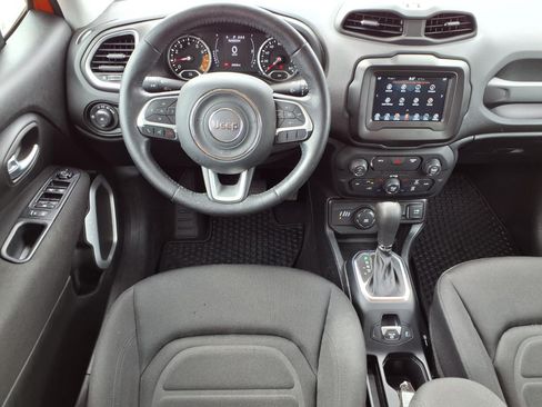 Certified 2019 Jeep Renegade Latitude w/ Cold Weather Group AWD/4WD image 2