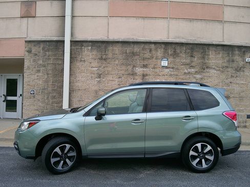 Used 2017 Subaru Forester 2.5i Premium w/ All-Weather Package AWD/4WD image 8