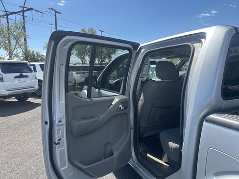 Used 2018 Nissan Frontier SV RWD image 7