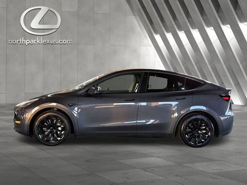 Used 2021 Tesla Model Y Long Range image 1