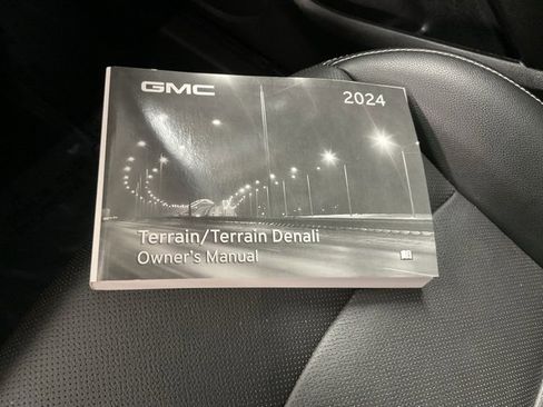 Used 2024 GMC Terrain SLT image 36
