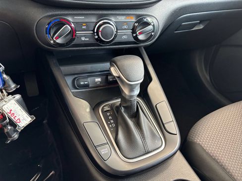 Used 2025 Kia Soul LX w/ LX Technology Package FWD image 38