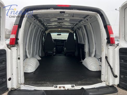 Used 2016 Chevrolet Express 3500 RWD image 12