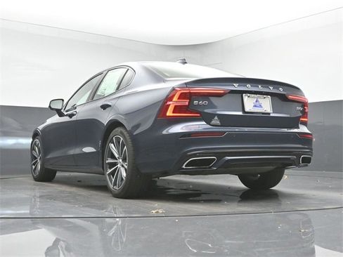 Used 2022 Volvo S60 B5 Momentum w/ Premium Package image 40