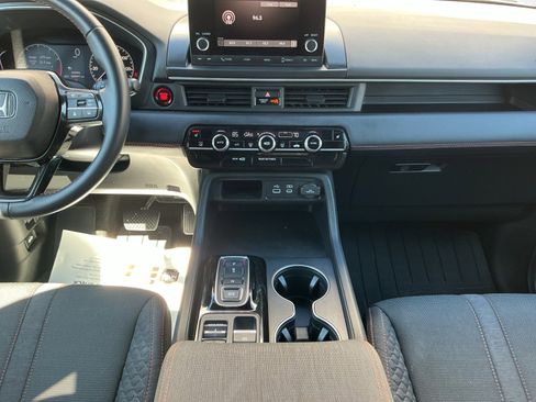 Used 2023 Honda Pilot Sport image 11