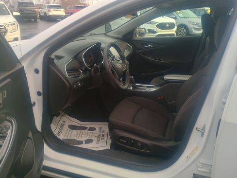 Used 2020 Chevrolet Malibu LT image 18