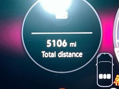 Certified 2025 Volkswagen Tiguan SE image 23