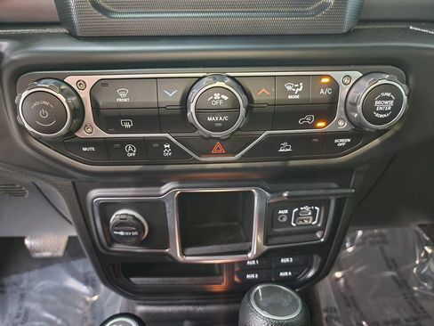 Used 2023 Jeep Wrangler Unlimited Sport AWD/4WD image 18