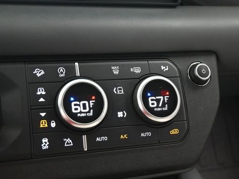 Used 2024 Land Rover Defender 110 X-Dynamic SE AWD/4WD image 12