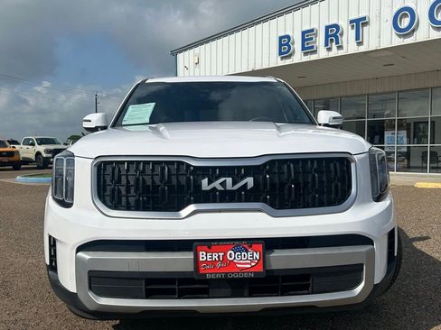 Used 2024 Kia Telluride EX w/ EX Captain's Chair Package image 2