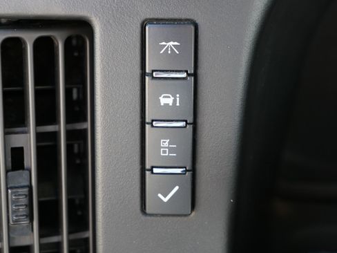 Used 2017 Chevrolet Express 2500 RWD image 27