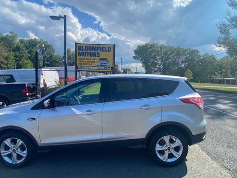 Used 2016 Ford Escape SE image 2