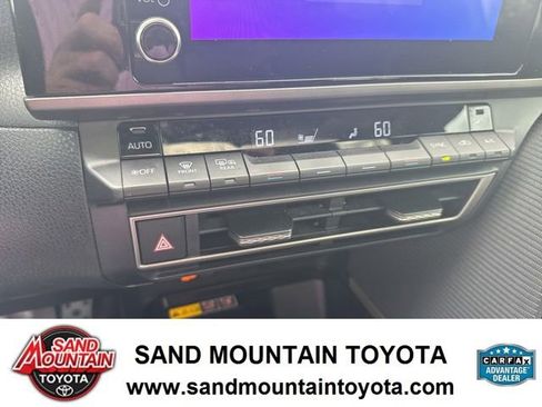 Used 2025 Toyota Camry SE w/ Convenience Package image 24
