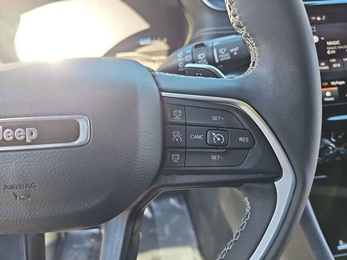 Certified 2023 Jeep Grand Cherokee Altitude image 18