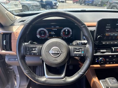 Used 2024 Nissan Pathfinder Platinum AWD/4WD image 11