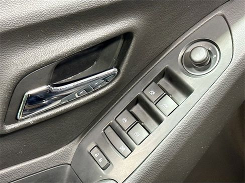 Used 2019 Chevrolet Trax LT w/ LT Convenience Package image 16