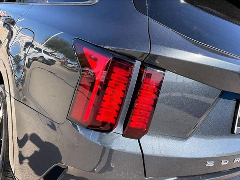 Used 2021 Kia Sorento S image 28