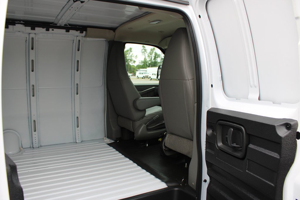 Used 2025 Chevrolet Express 3500 Extended w/ Driver Convenience Package RWD image 9