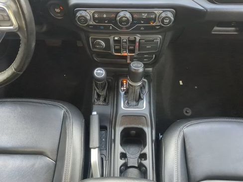 Used 2022 Jeep Wrangler Unlimited Sahara w/ Cold Weather Group AWD/4WD image 21