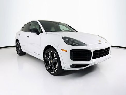 Certified 2022 Porsche Cayenne Turbo image 9