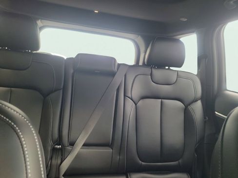 Used 2025 Jeep Grand Cherokee Limited w/ Black Appearance Package AWD/4WD image 18