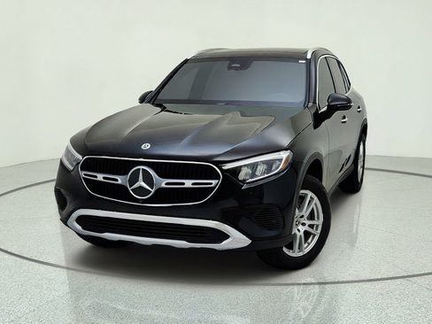 Used 2023 Mercedes-Benz GLC 300 4MATIC image 2