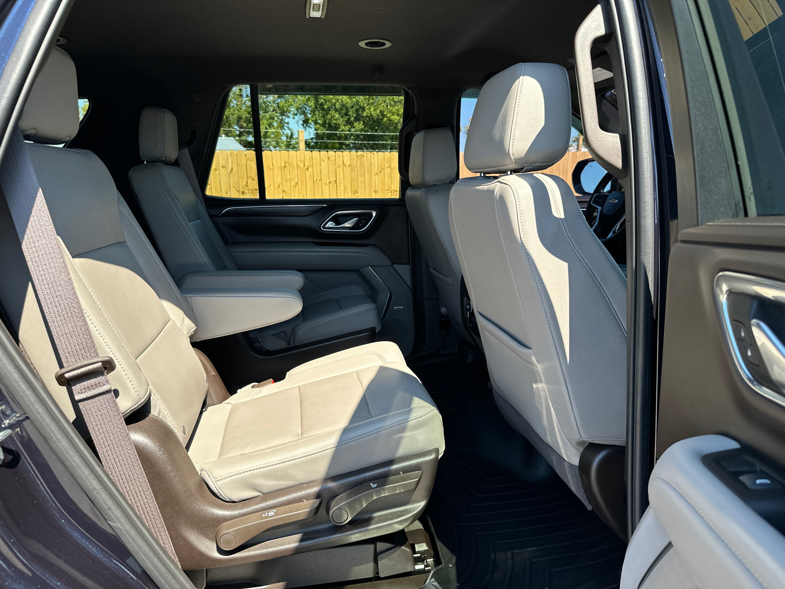 Used 2023 Chevrolet Tahoe LT w/ Luxury Package AWD/4WD image 20