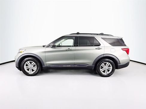 Used 2020 Ford Explorer XLT w/ Equipment Group 202A AWD/4WD image 4