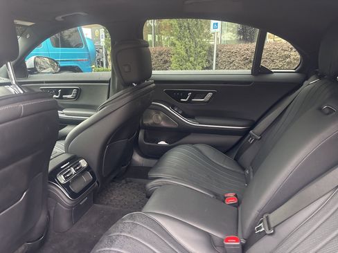 Used 2022 Mercedes-Benz S 580 4MATIC Sedan w/ AMG Line Package image 7