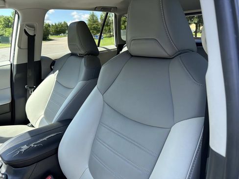 Used 2023 Toyota RAV4 XLE Premium FWD image 24