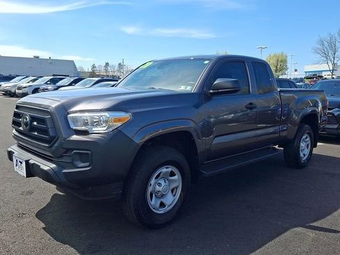 Used 2020 Toyota Tacoma SR image 3