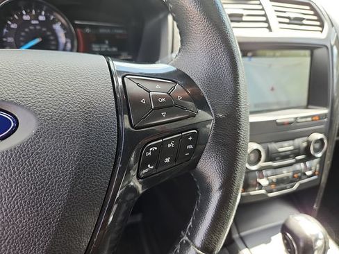 Used 2019 Ford Explorer XLT w/ Equipment Group 202A AWD/4WD image 22