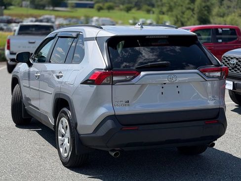 Used 2021 Toyota RAV4 LE AWD/4WD image 3