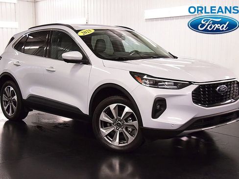 Used 2025 Ford Escape Platinum w/ Premium Technology Package AWD/4WD image 1