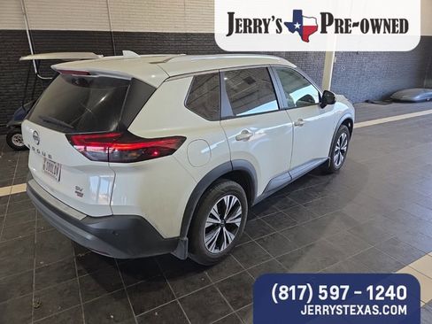 Used 2022 Nissan Rogue SV w/ SV Premium Package image 5
